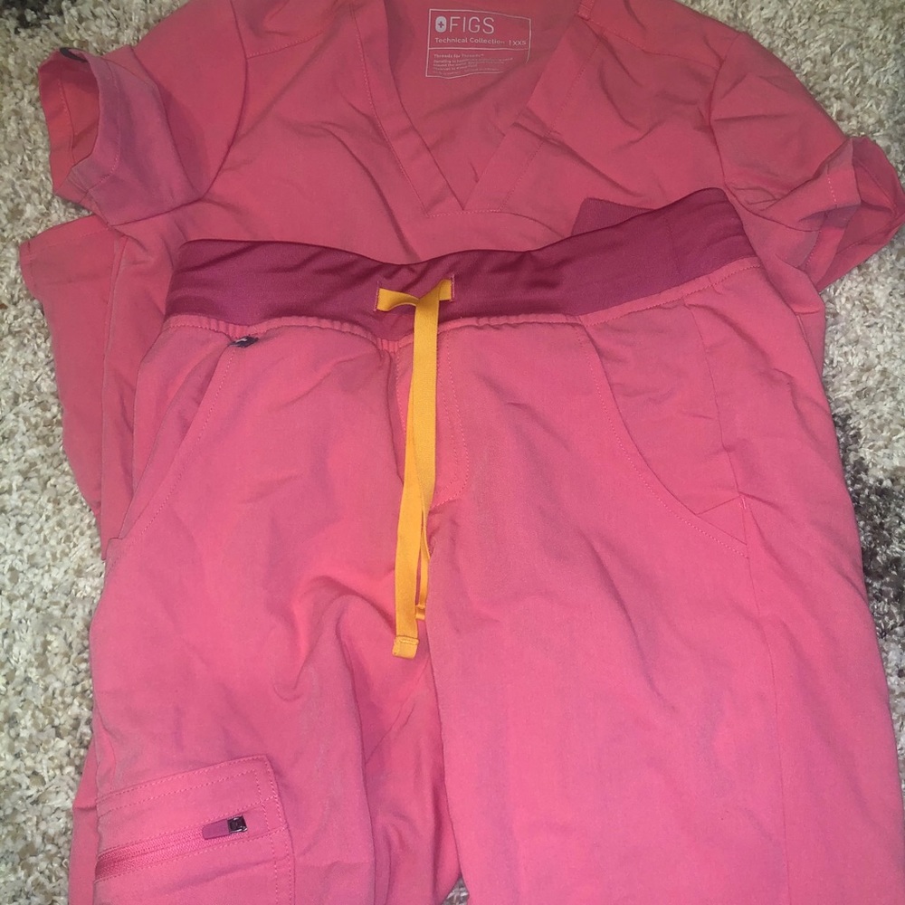 Figs neon pink xxs set